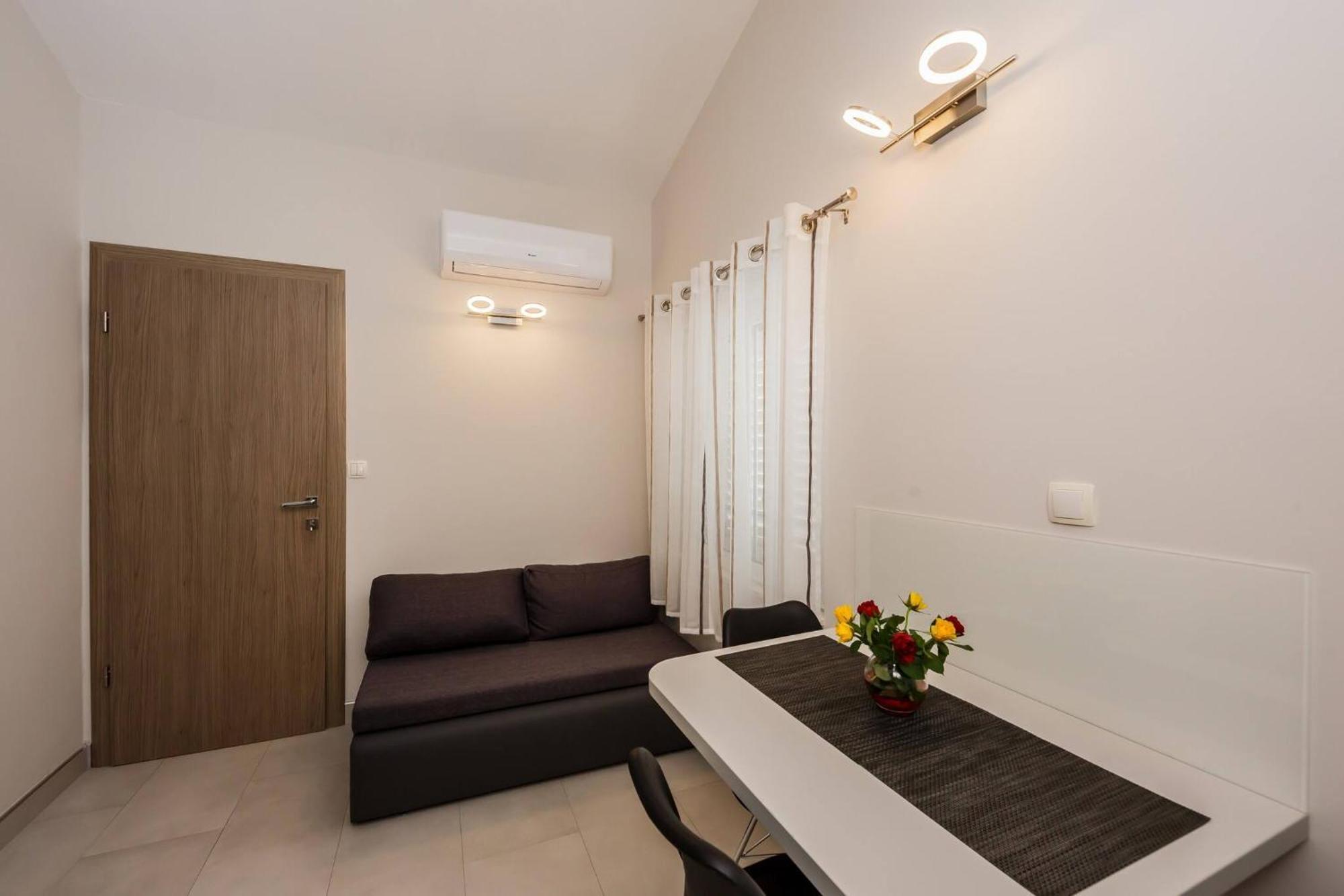 Savin Apartment *